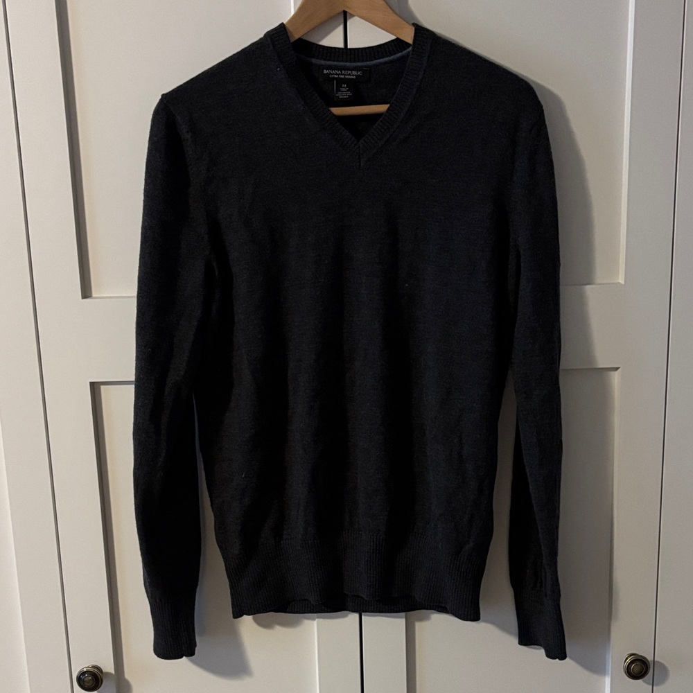 Men’s Banana Republic Dark Gray V-Neck Sweater